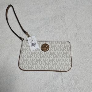 NWT Michael Kors Fulton Wristlet in White w/ Acorn detailing Goldtone Hardware